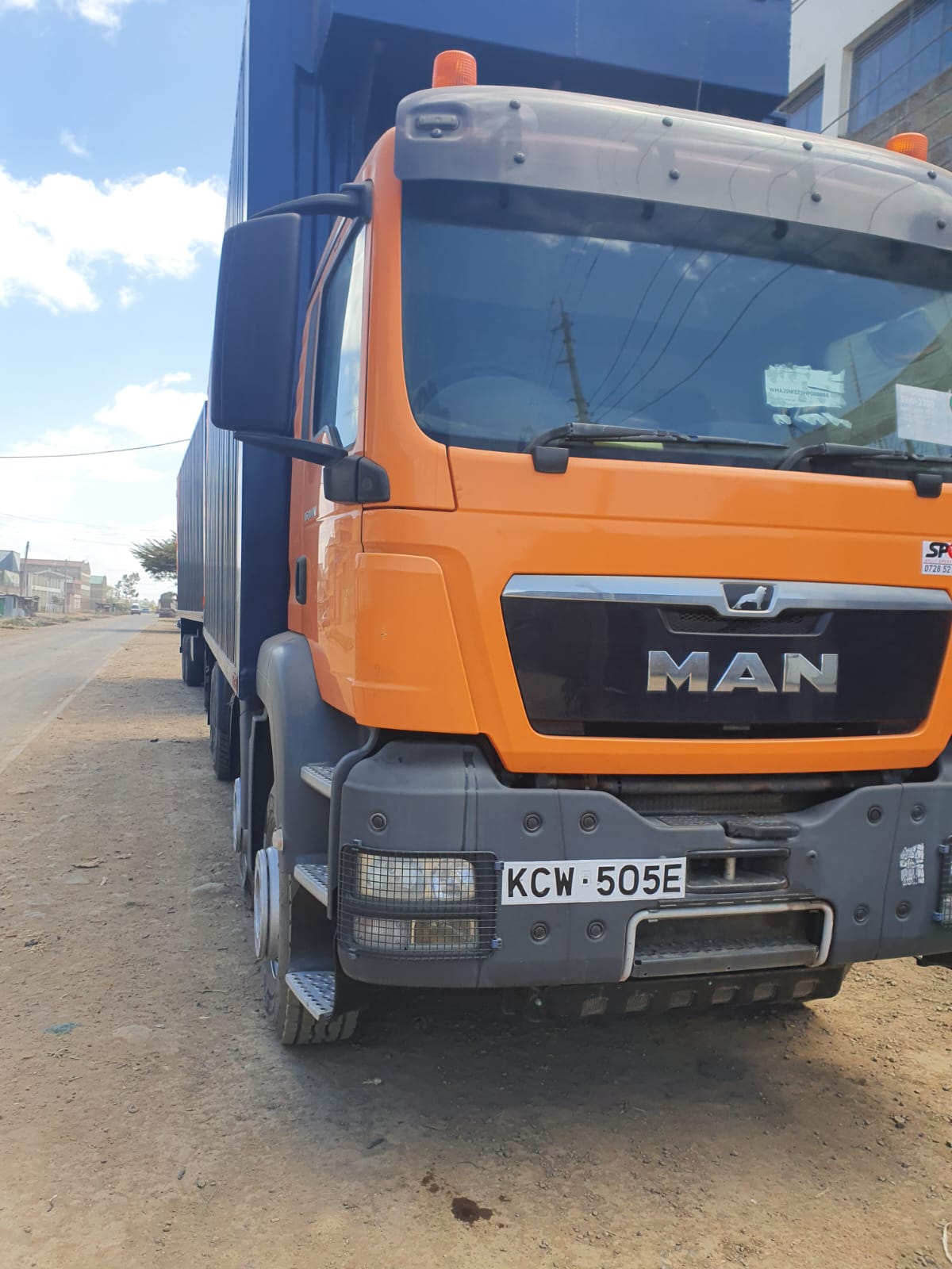 MAN TGS prime mover front cab detail, plate KCW 505E, with box trailer attached